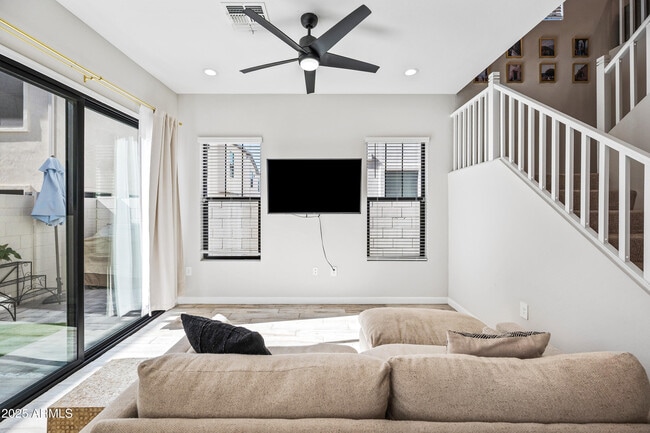 Building Photo - 4827 E Village Dr