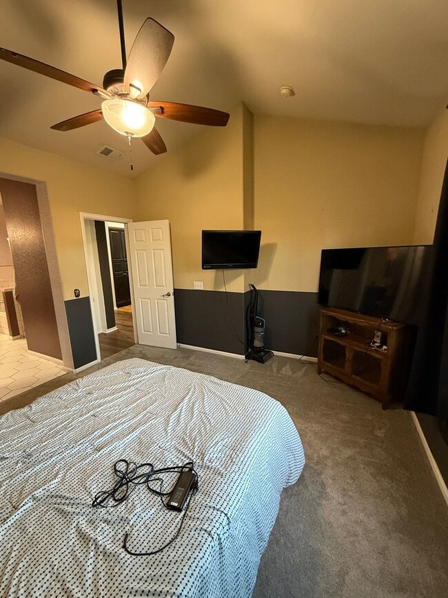 Building Photo - Single room for rent in the heart of Heather Ridge