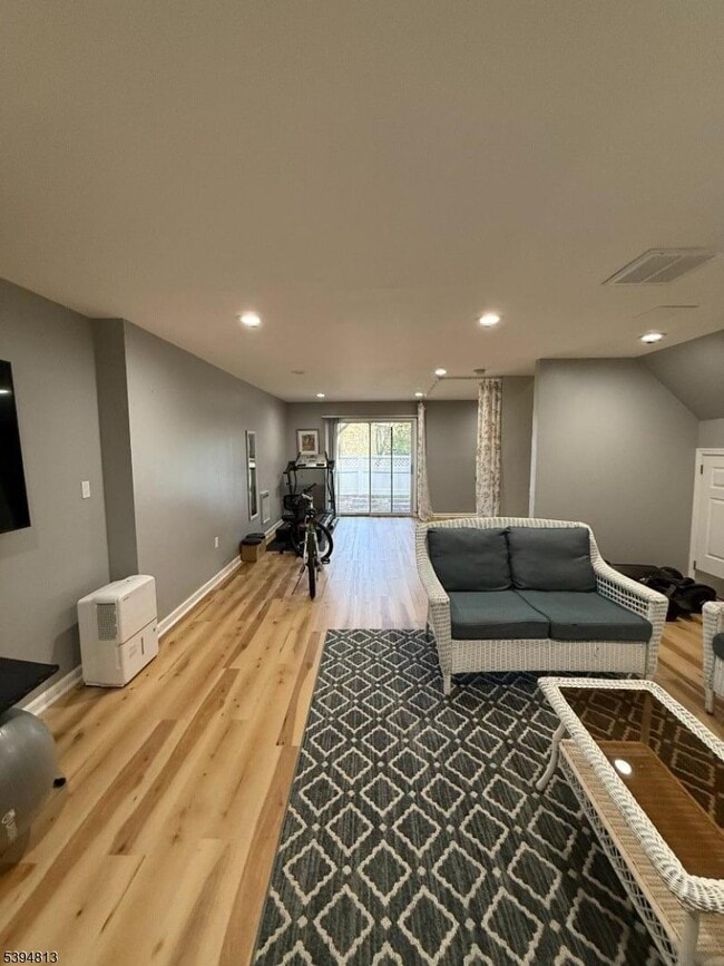 Building Photo - 1902 Bayley Ct