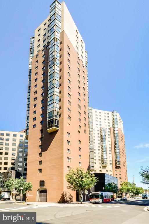 Building Photo - 900 N Stafford St