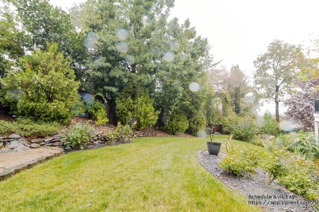 Building Photo - 4042 Plateau Cir