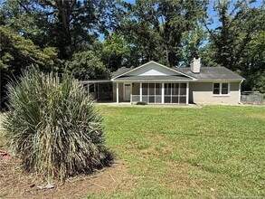 Building Photo - 907 Evans Dr