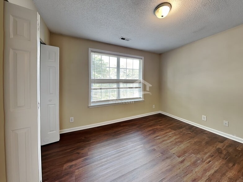 Building Photo - 3 Anson Ct