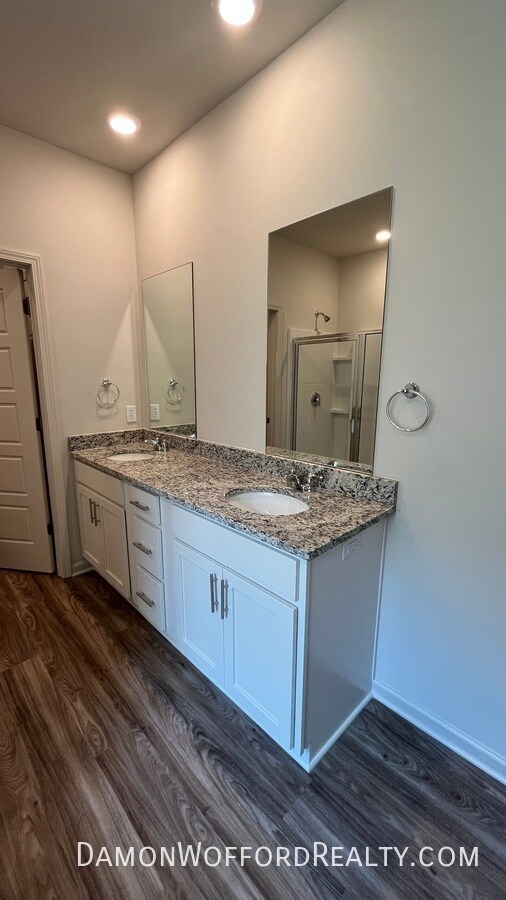 Building Photo - 531 Vista Pointe Dr
