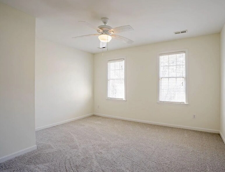 Building Photo - 9 Casabelle Ct