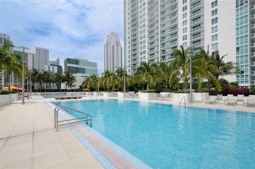 Building Photo - 950 Brickell Bay Dr