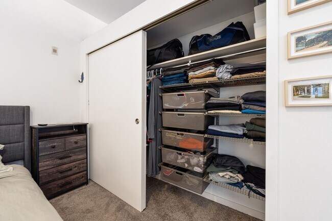 Building Photo - 1BD, 1BA Downtown Denver Condo with Garage...