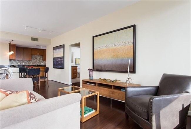 Building Photo - 799 W 5th St