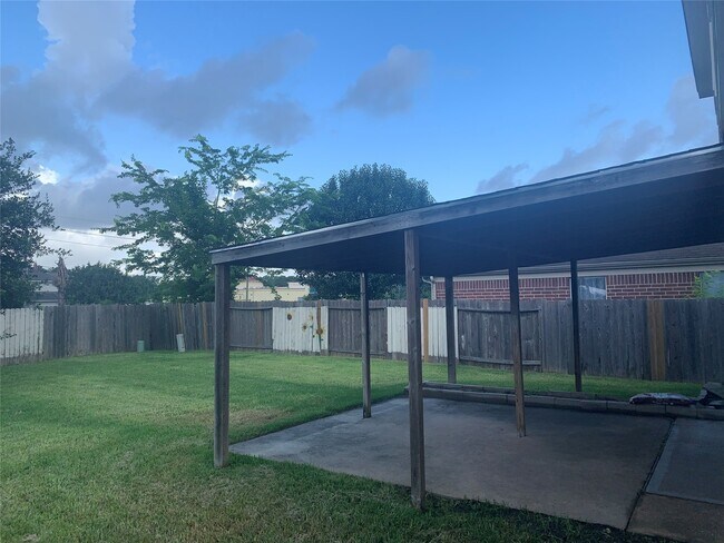 Building Photo - 18427 Fir Hollow Cir