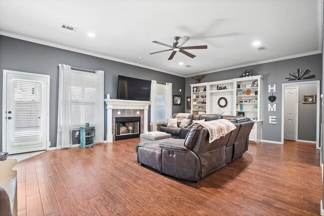 Building Photo - 9292 Deepwater Dr