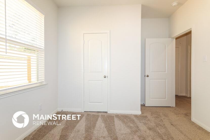 Building Photo - 26877 Steinbeck Dr