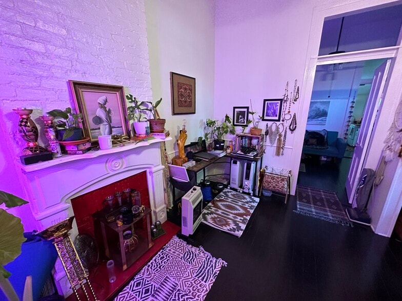 Bedroom - 3821 Dauphine St