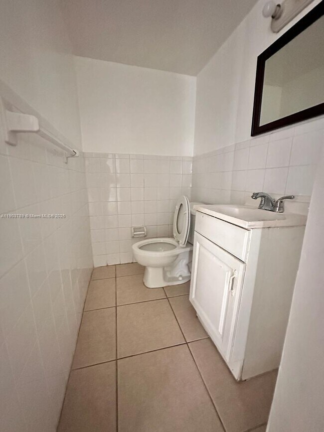 Building Photo - 2175 NE 170th St