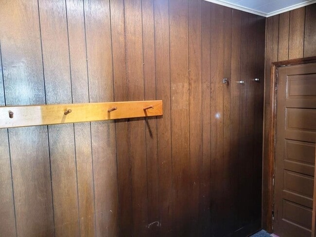 Building Photo - 73 1/2 Esther St