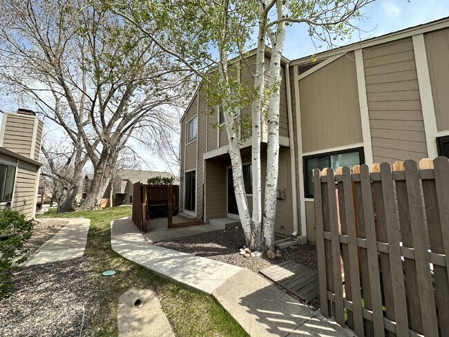 Building Photo - Available August!  Charming Townhome in Table Mountain Heights!