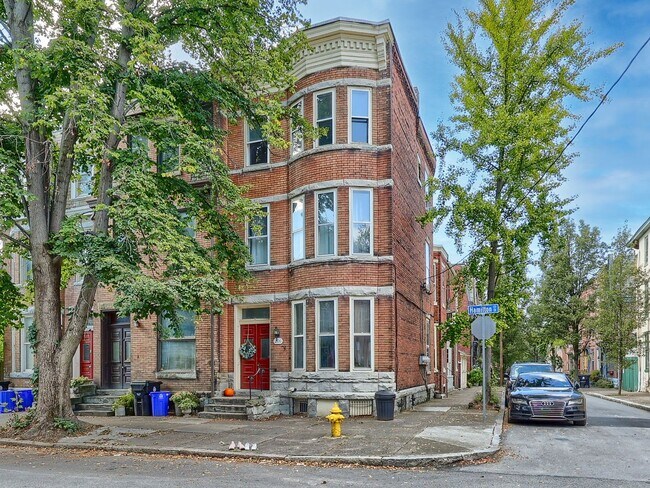 Building Photo - 206 Hamilton St