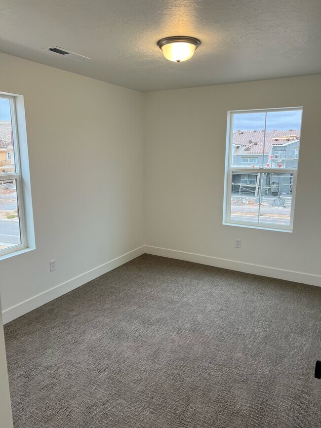 Building Photo - 5562 S Carnelian Pkwy