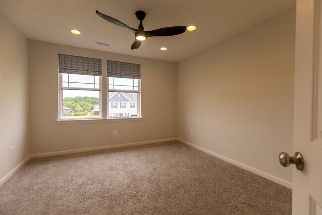Building Photo - 174 Paradise View Dr