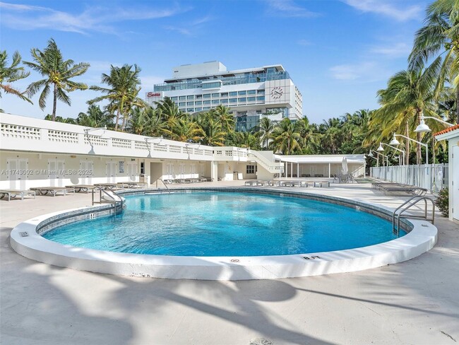 Building Photo - 2899 Collins Ave