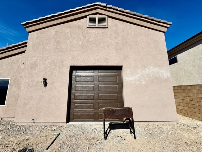 Building Photo - Very Clean Newer Mohave Valley Home