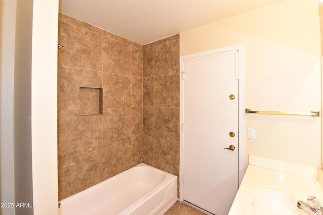 Building Photo - 1360 N Brentwood Pl