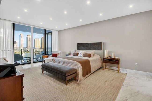 Building Photo - 5000 Island Estates Dr