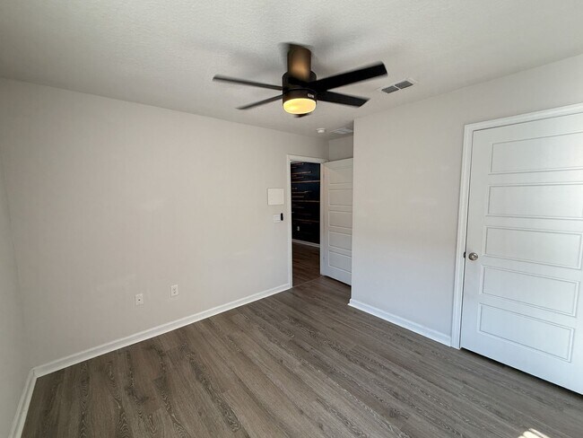 Building Photo - 4 Bedroom 2 Bath Home for Rent in Birch Run Subdivision! Energy Efficient Solar Panels to Help Lo...