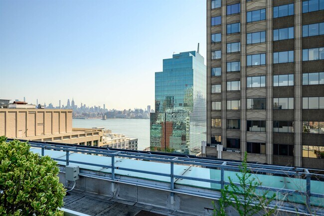 Building Photo - 105 Greene St