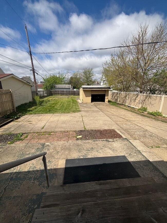 Building Photo - 3bd Single Cash Pay/Section 8 WATER/SEWER INCLUDED