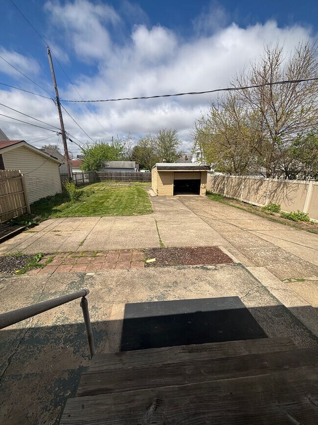 Building Photo - 3bd Single Section 8 WATER/SEWER INCLUDED