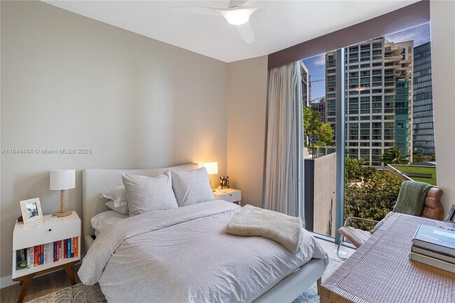 Building Photo - 2831 S Bayshore Dr