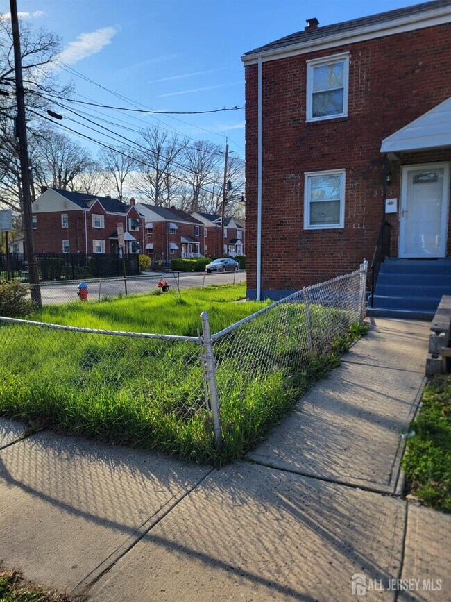 Building Photo - 333 Brinton Ave