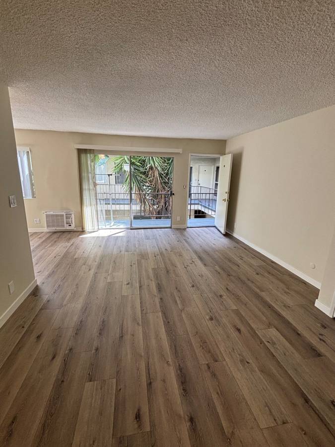 Building Photo - 735 N Sweetzer Ave