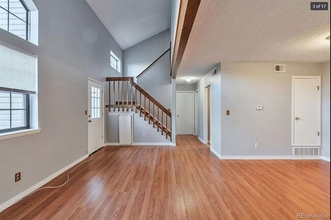 Building Photo - 942 S Walden St