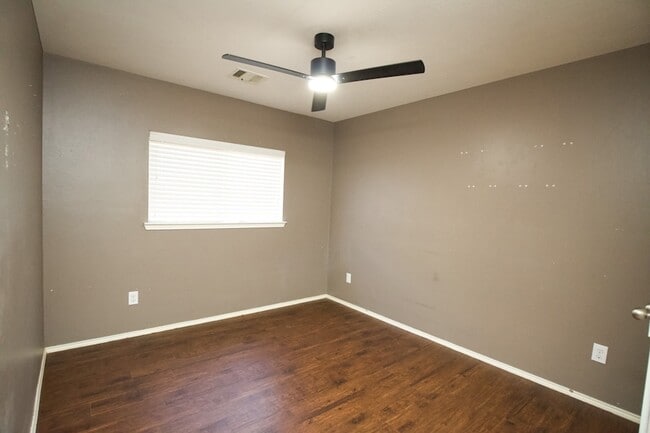 Building Photo - 2710 Sockeye Dr