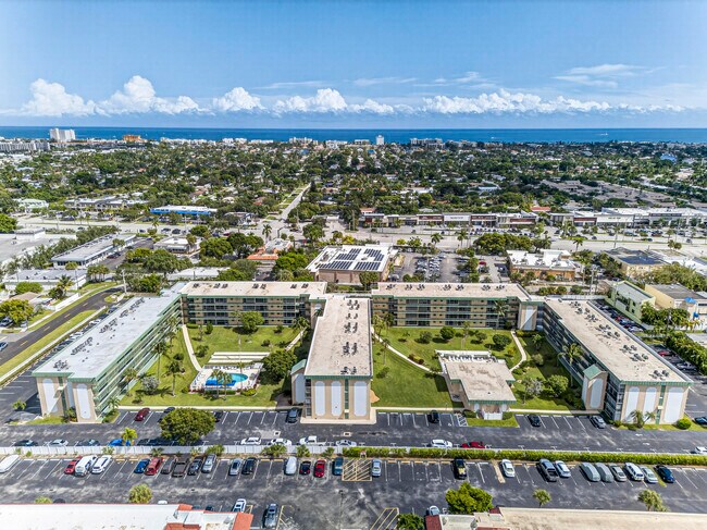 Building Photo - 804 SE 7th St