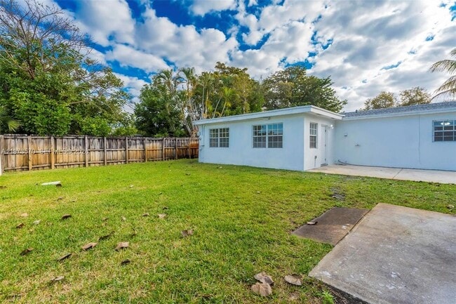 Building Photo - 1130 N 70th Ave