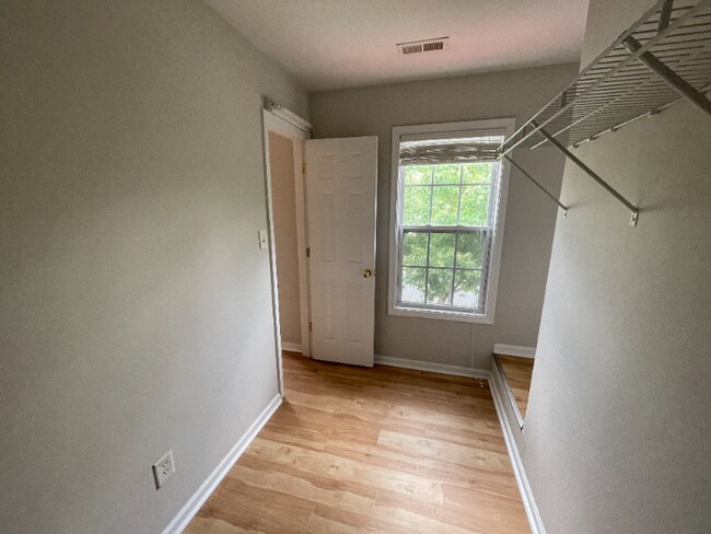 Building Photo - 2469 Redmayne Ln