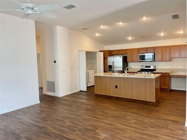 Building Photo - 6055 Allen Ave
