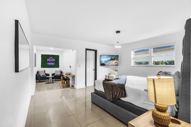 Building Photo - 18735 NE 18th Ave