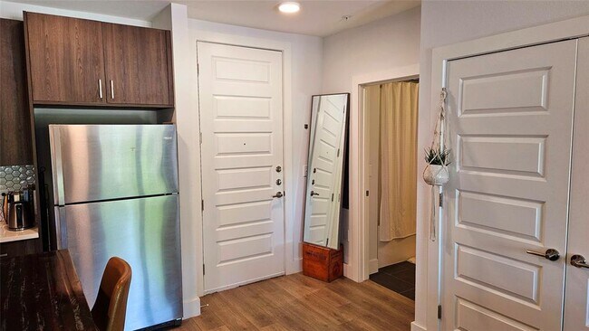 Building Photo - 2213 Poquito St