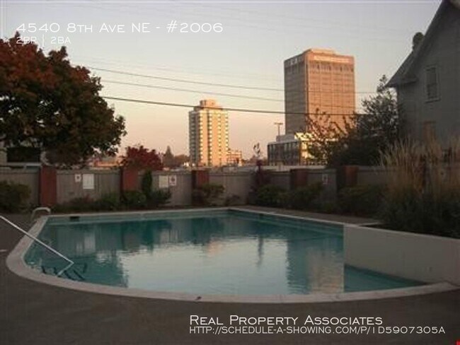 Building Photo - 4540 8th Ave NE