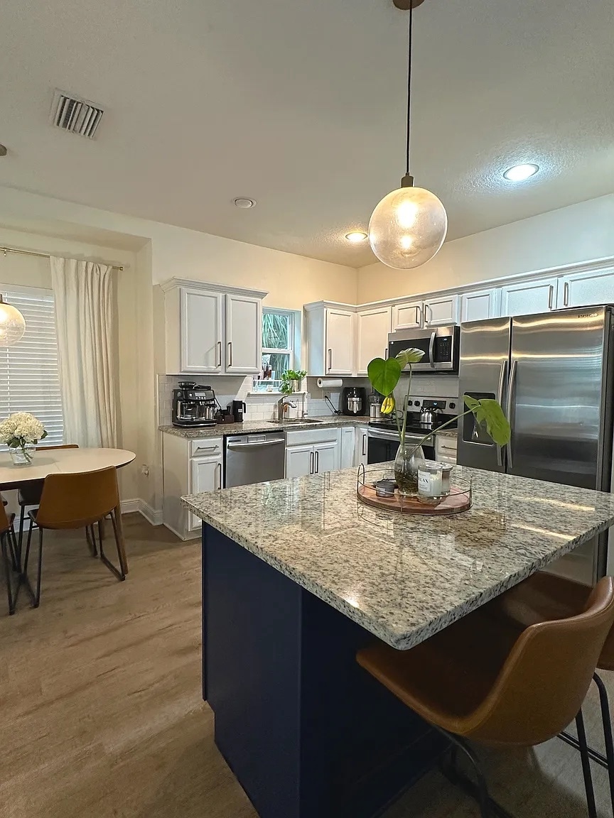 Kitchen - 1736 W Walnut St