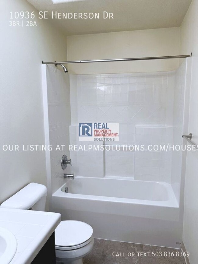 Building Photo - 10936 SE Henderson Dr