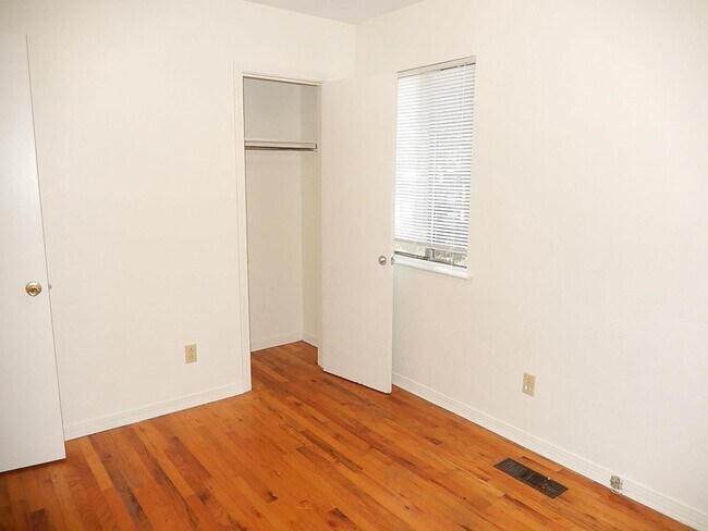 Building Photo - 1802 Salmon Dr