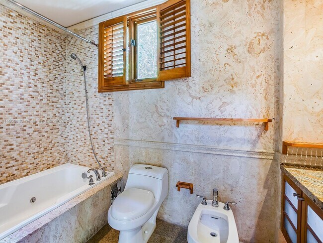 Building Photo - 3504 Banyan Cir