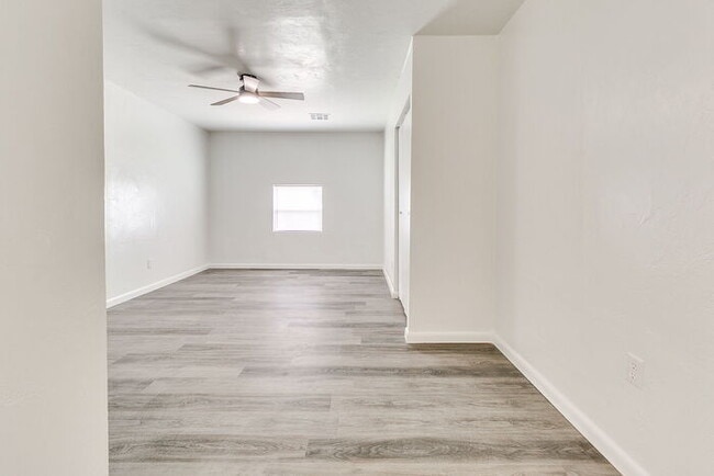 Building Photo - 2417 Becker Pl