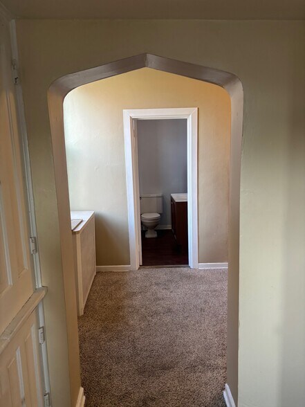 Building Photo - 406 Station Street