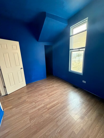 Building Photo - 604 W 60th St