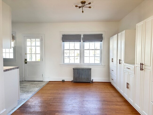 Building Photo - 122 Summit St